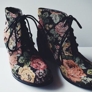 ⚡️SALE⚡️Floral Embroidered Boot Heels